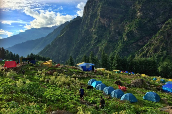 Kheerganga Trekking Tour with Kullu Manali & Kasol